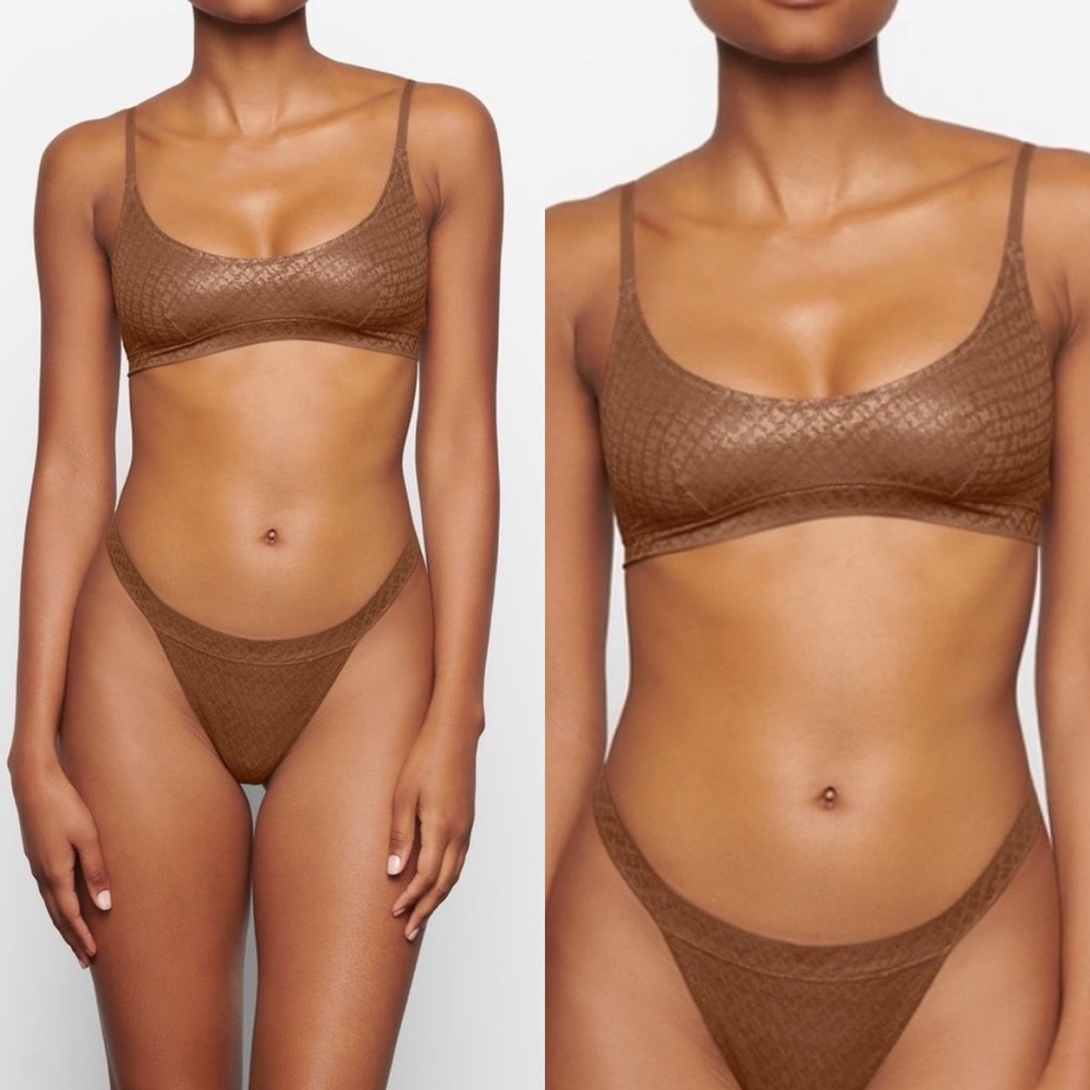 SKIMS LOGO MESH FOIL SKIMPY TRIANGLE BRALETTE‎ NWT size XXS